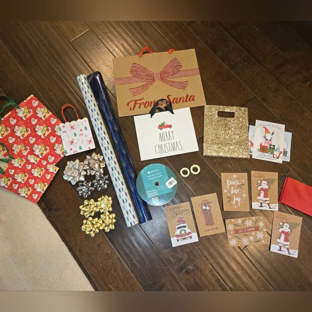 26 Piece Festive Christmas Gift Wrapping Set with Bags and Bows